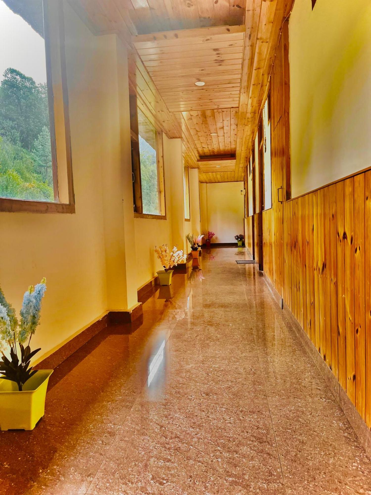 Himalayan Hill Queen Resort, Manali M98160-43400 Buitenkant foto