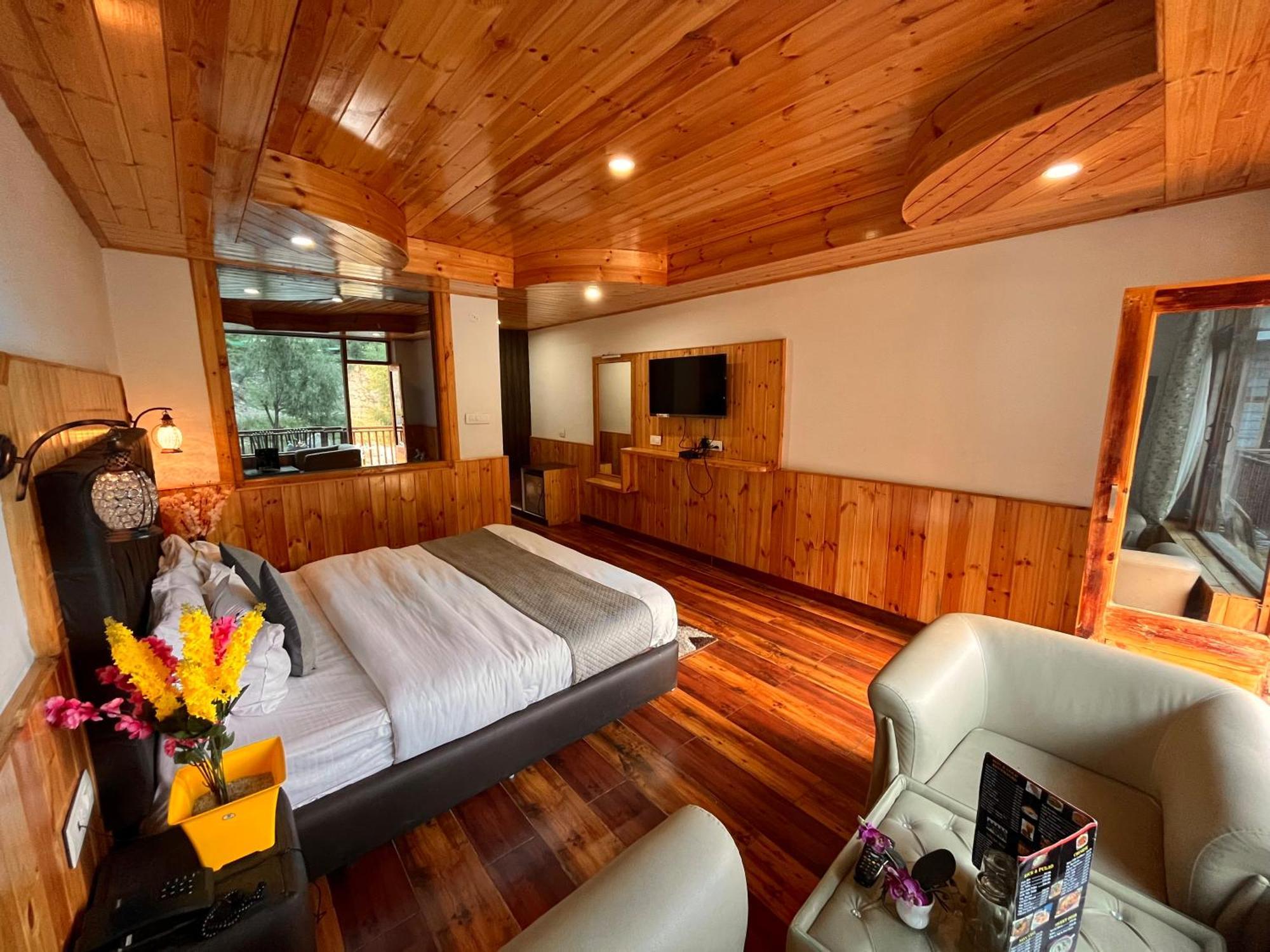 Himalayan Hill Queen Resort, Manali M98160-43400 Buitenkant foto
