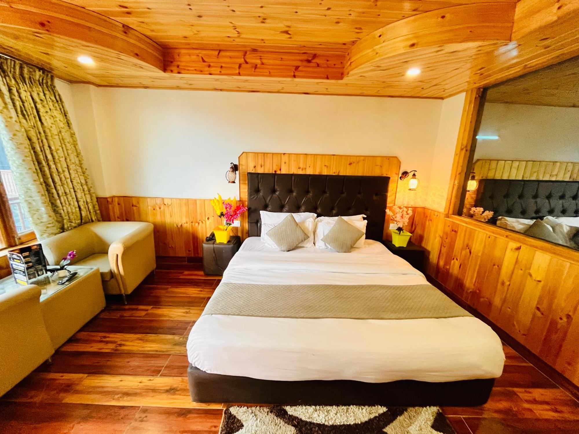 Himalayan Hill Queen Resort, Manali M98160-43400 Buitenkant foto
