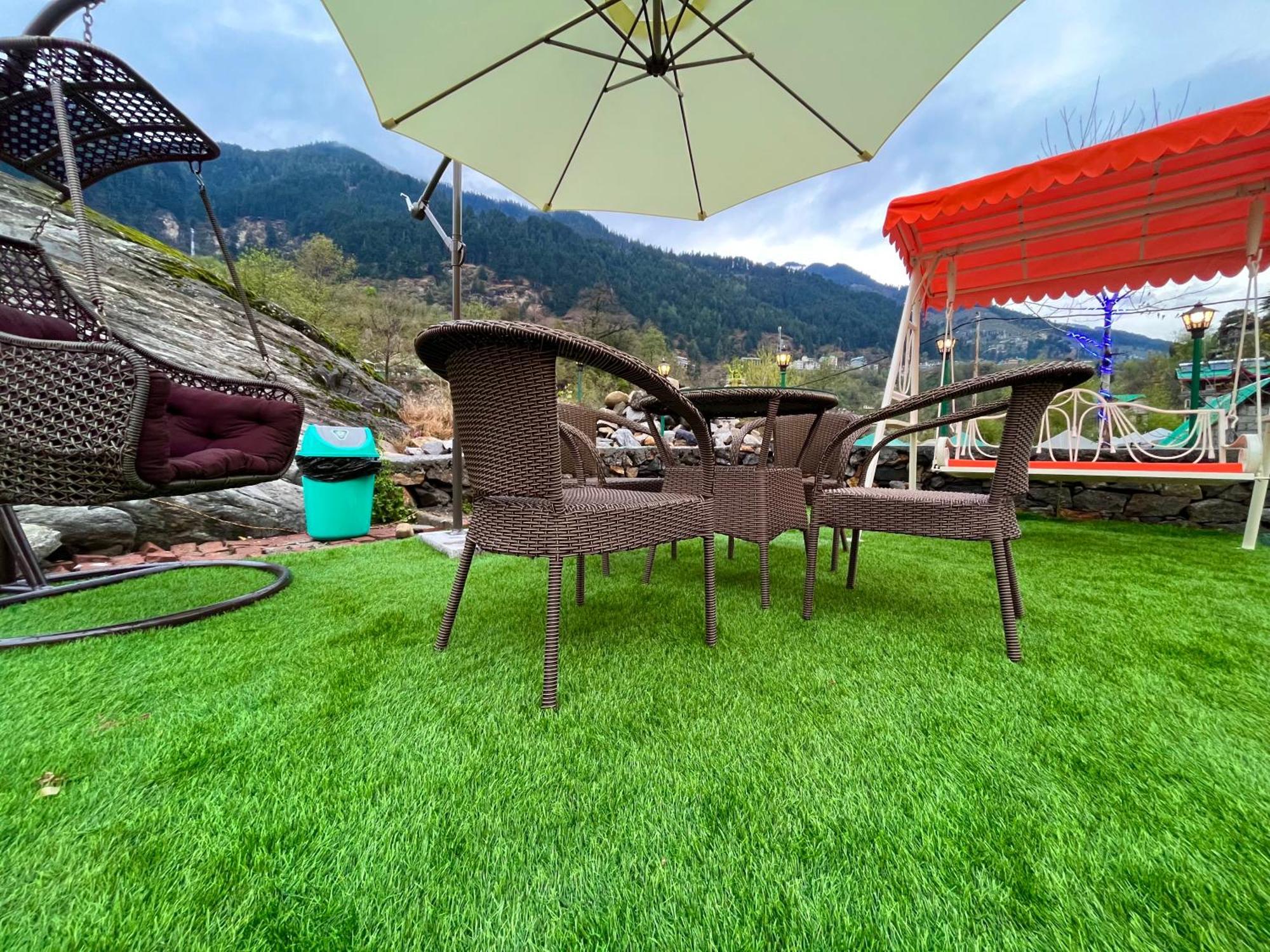 Himalayan Hill Queen Resort, Manali M98160-43400 Buitenkant foto